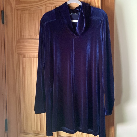 SNOWSKINS stretch velvet tunic - Picture 8 of 9